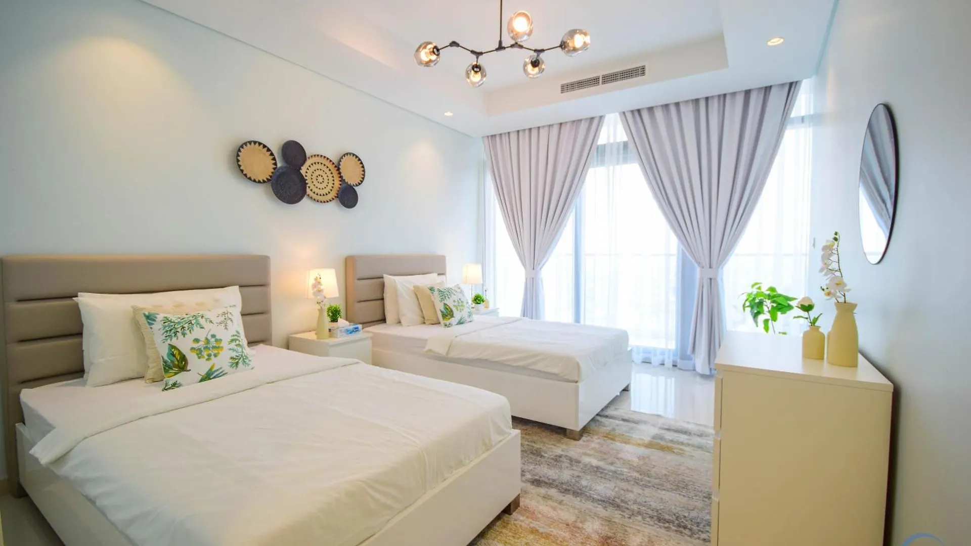 Paramount Midtown: 5-Star 2-Bed Apartment Dubai
