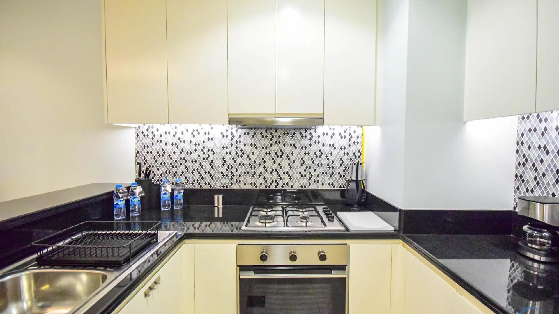 Paramount Midtown: 5-Star 2-Bed Apartment Dubai